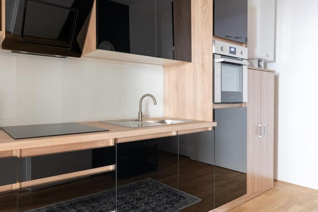 Glam 1br Suite, Easy Path By Hm Apartment